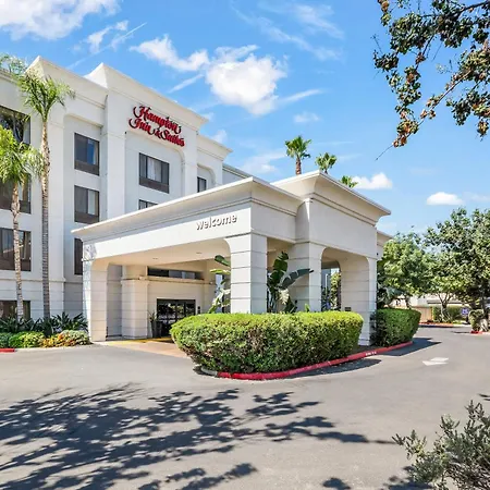 Hampton Inn & Suites Tulare-3
